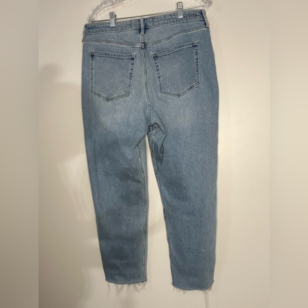 Hollister Doodle Ultra High Rise Mom Jean Light Wash - Picture 2 of 4